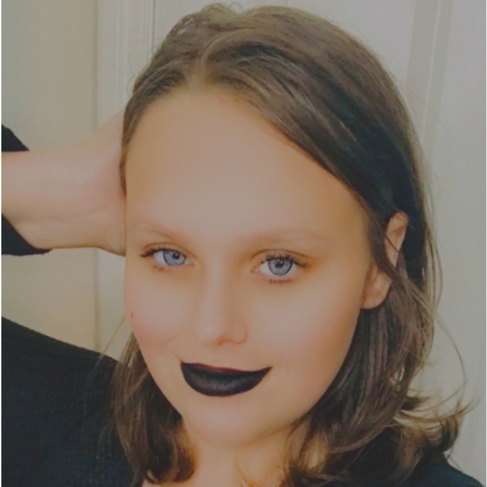MEET THE POSHER- Skylar